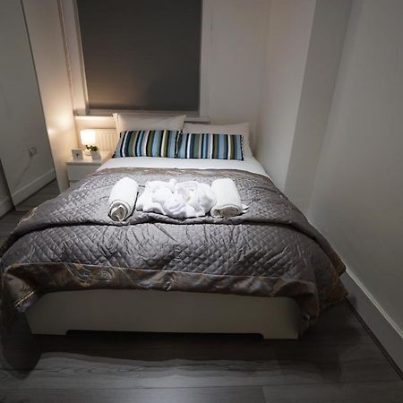 London Queen Park Apartments Esterno foto