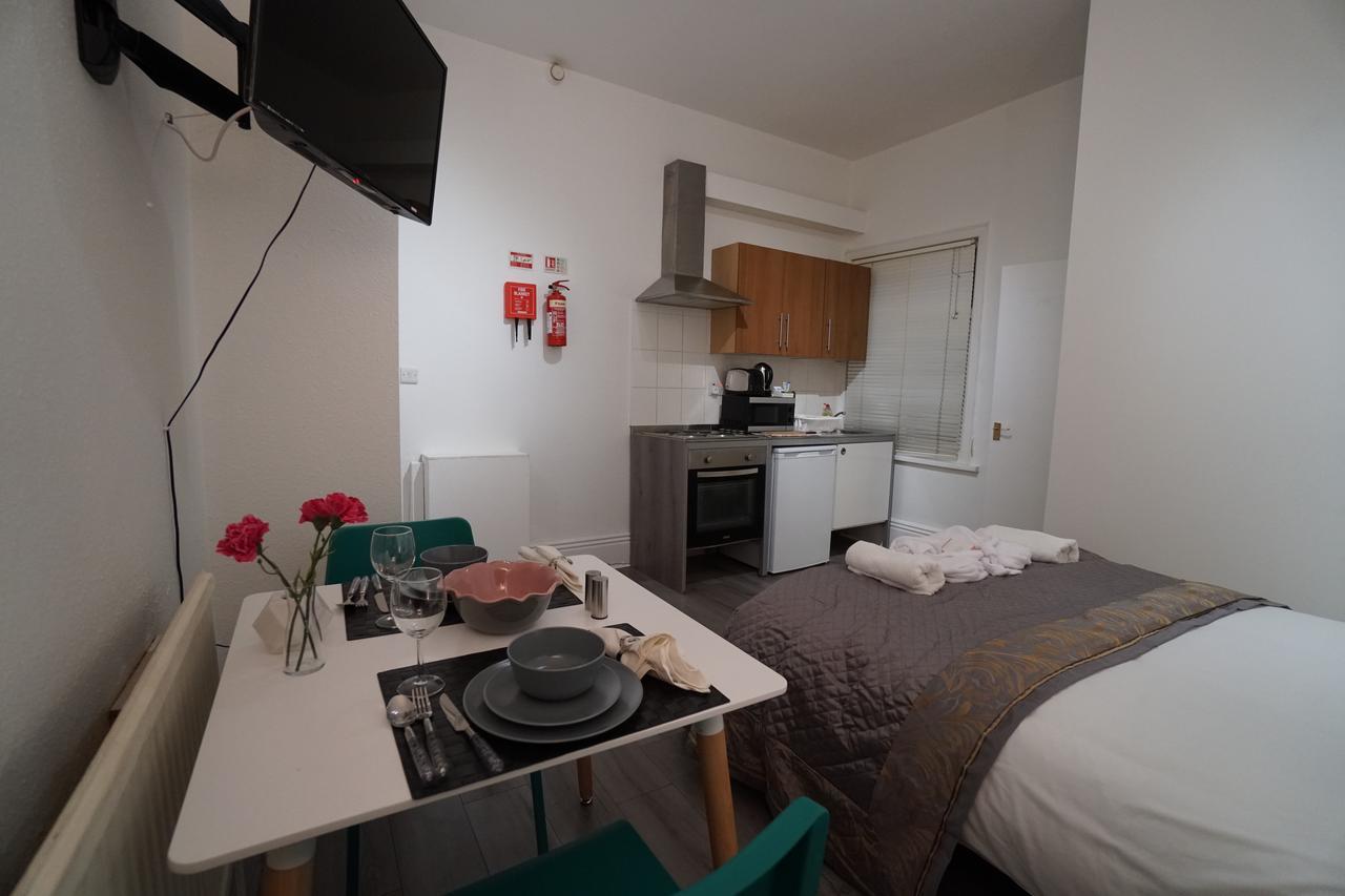 London Queen Park Apartments Esterno foto