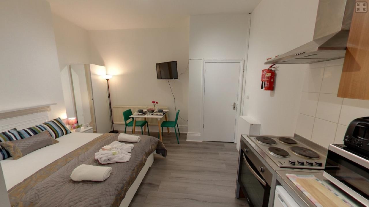 London Queen Park Apartments Esterno foto