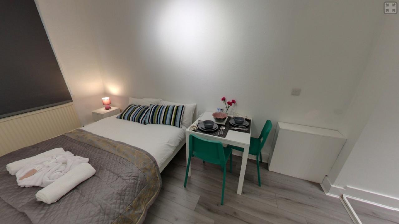 London Queen Park Apartments Esterno foto